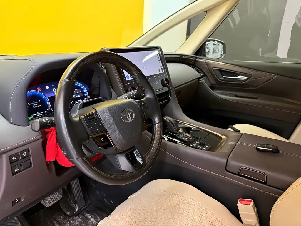 Toyota Alphard — фото 7