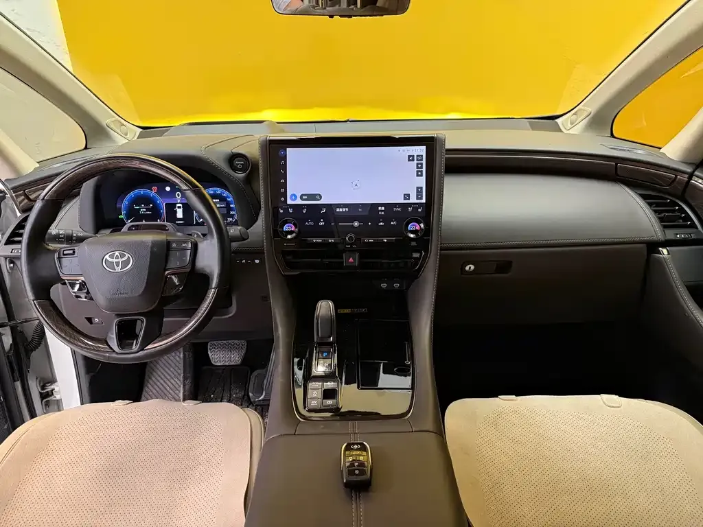 Toyota Alphard — фото 6