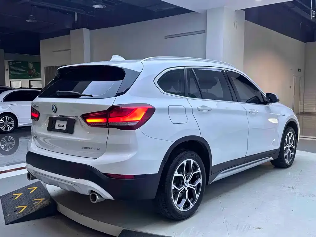 BMW X1 — фото 8