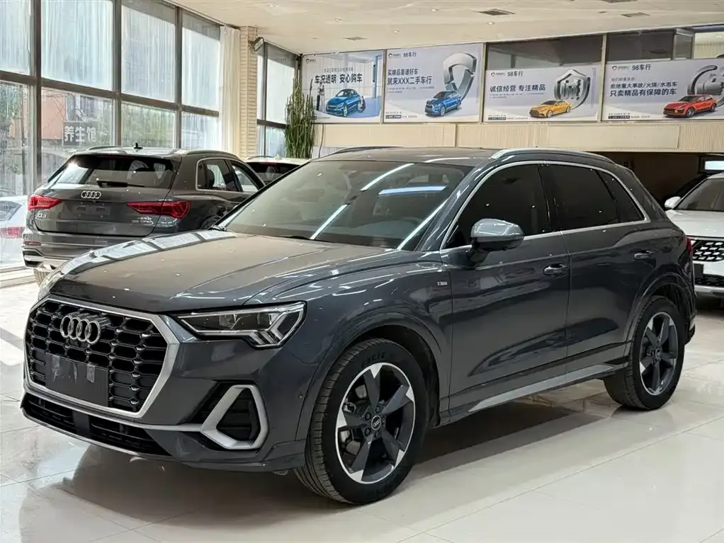 Audi Q3 — фото 1