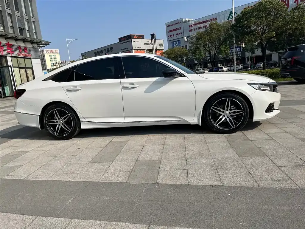 Honda Accord — фото 9