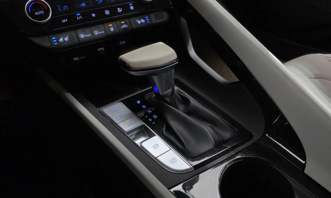 Hyundai AVANTE — фото 3