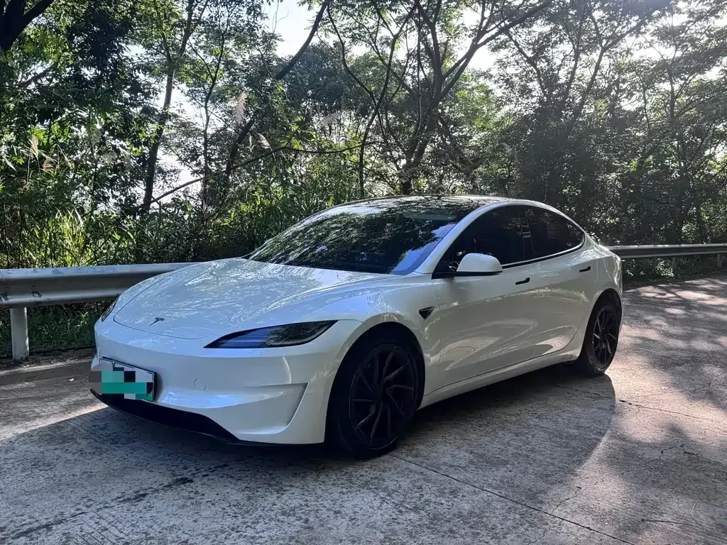 Tesla Model 3 — фото 1