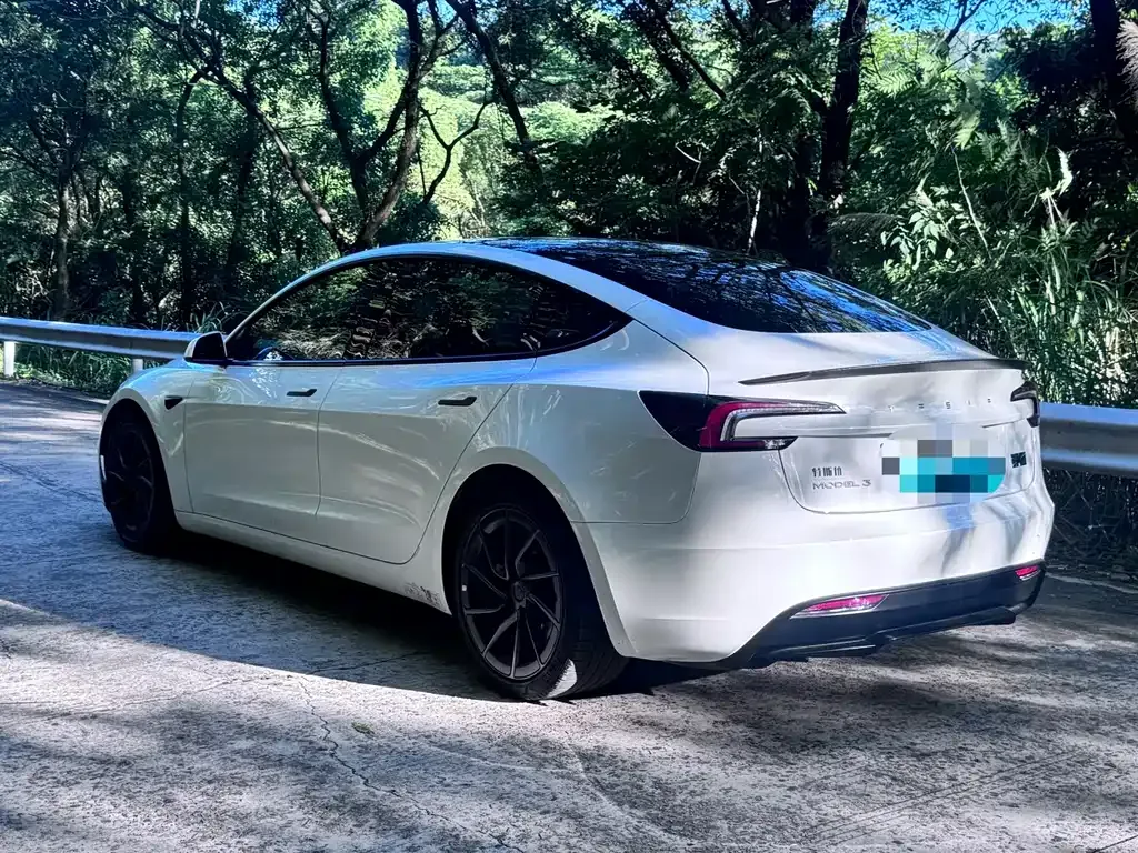 Tesla Model 3 — фото 8