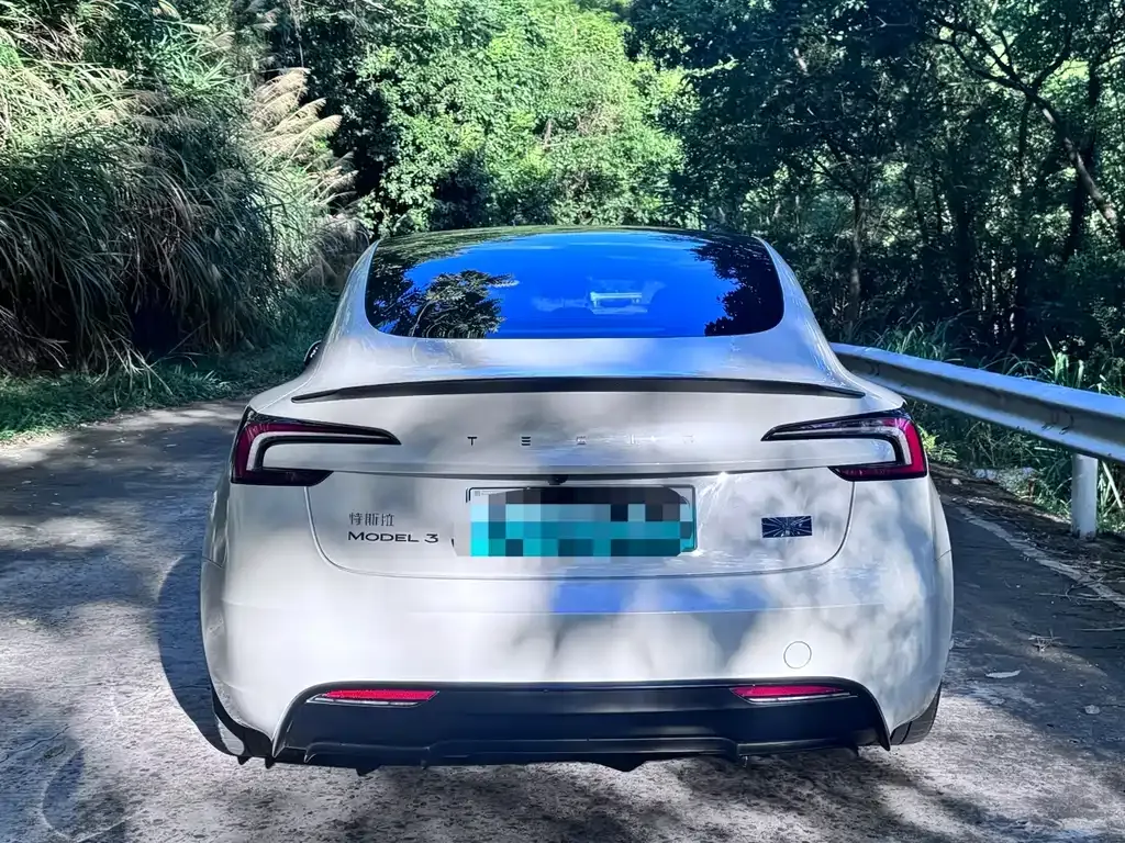 Tesla Model 3 — фото 6