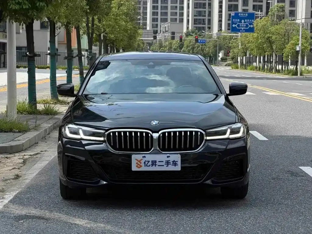 BMW 5 Series — фото 1