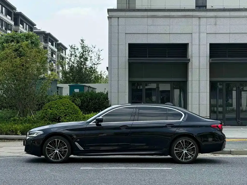 BMW 5 Series — фото 5