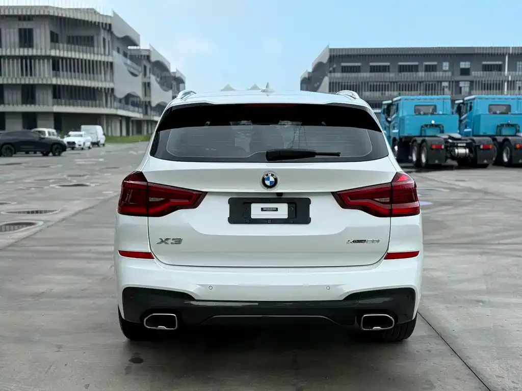 BMW X3 — фото 9