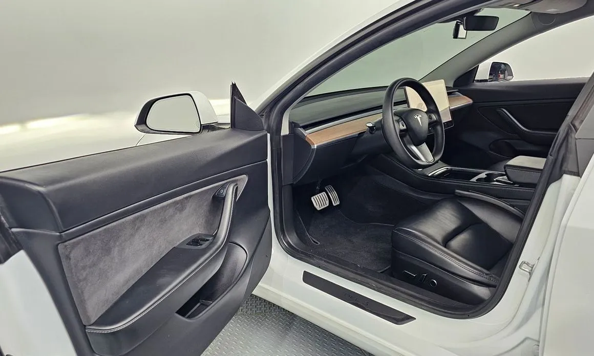 Tesla Model 3 2021 из KR, фото 6