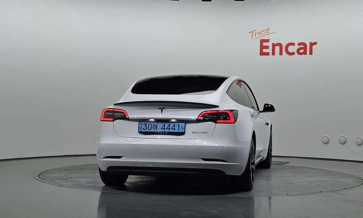 Tesla Model 3 2021 из KR, фото 2