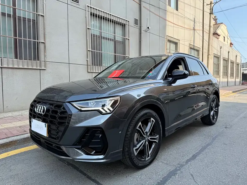 Audi Q3 — фото 1