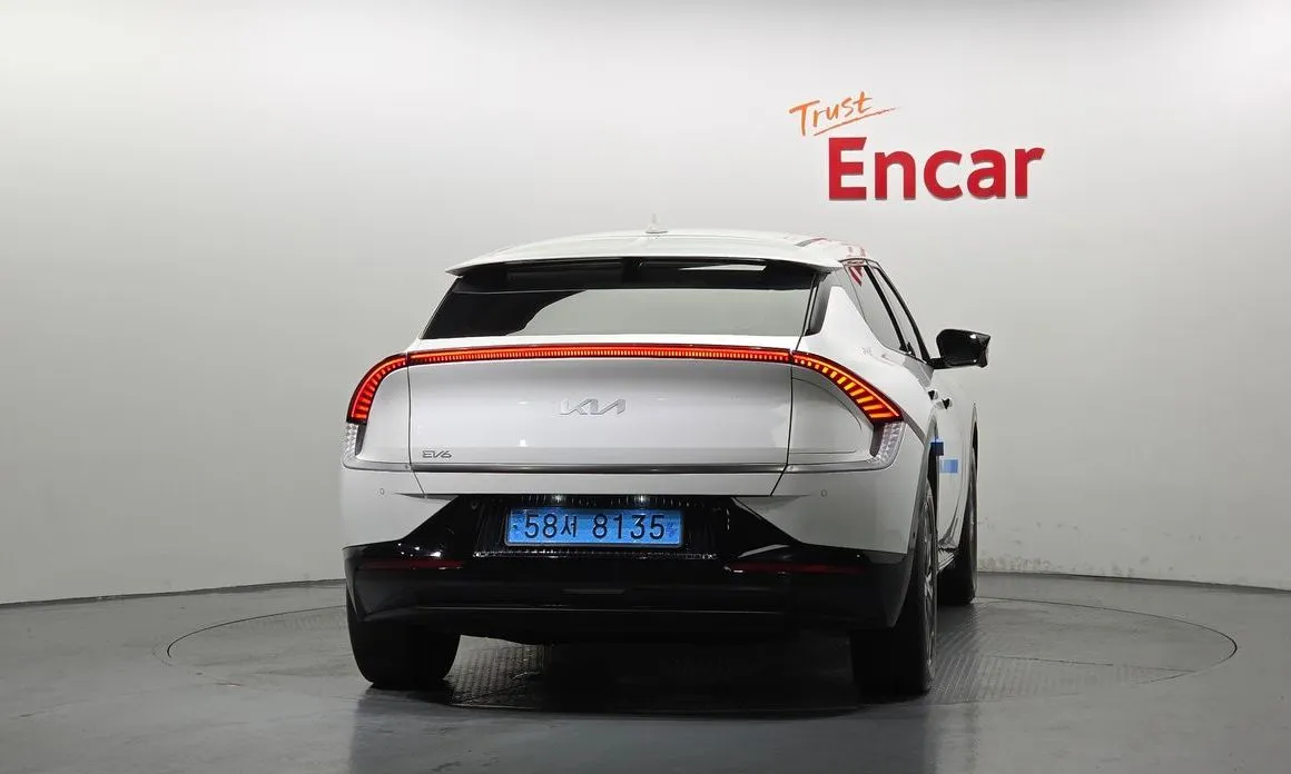 Kia EV6 — фото 8