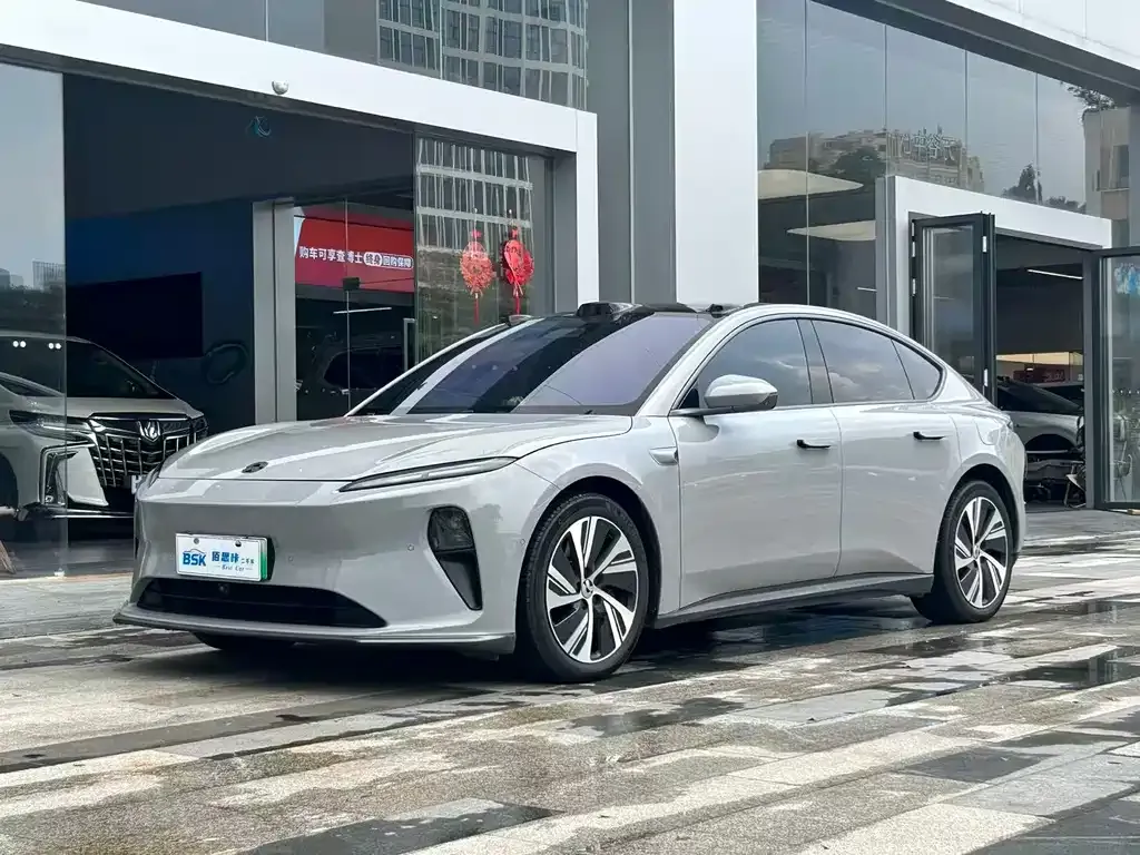 NIO ET5