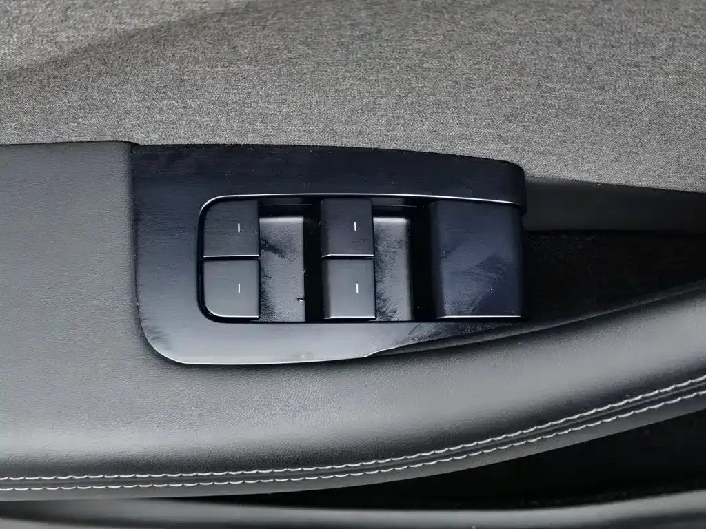 Tesla Model 3 — фото 10