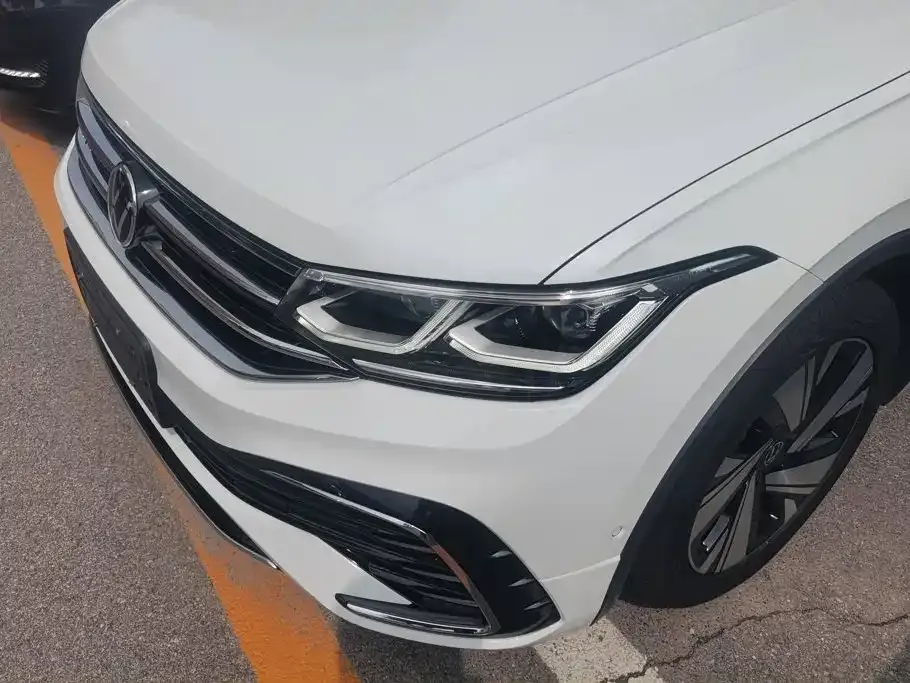 Volkswagen Tiguan L — фото 8