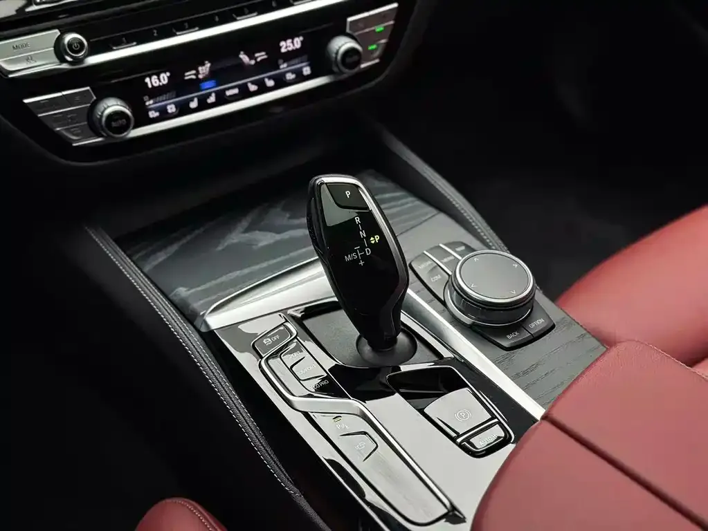 BMW 5 Series — фото 4