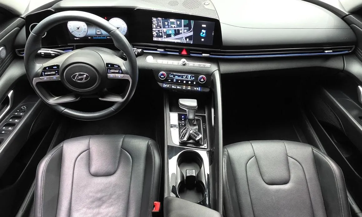 Hyundai AVANTE — фото 3