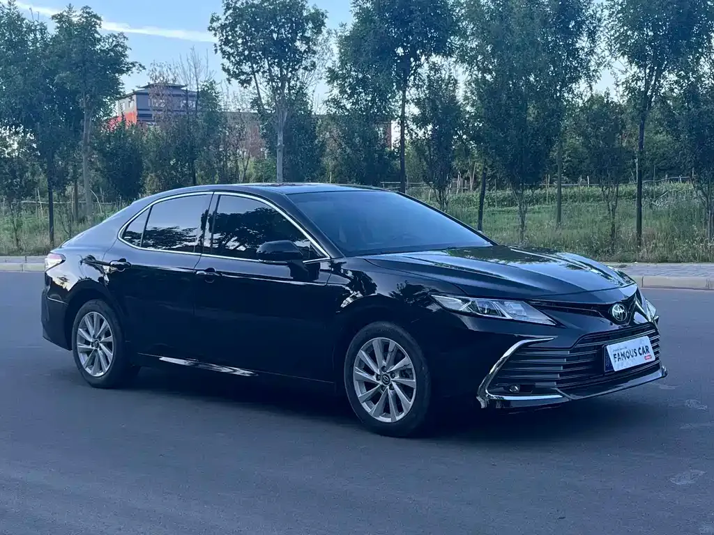 Toyota Camry — фото 9