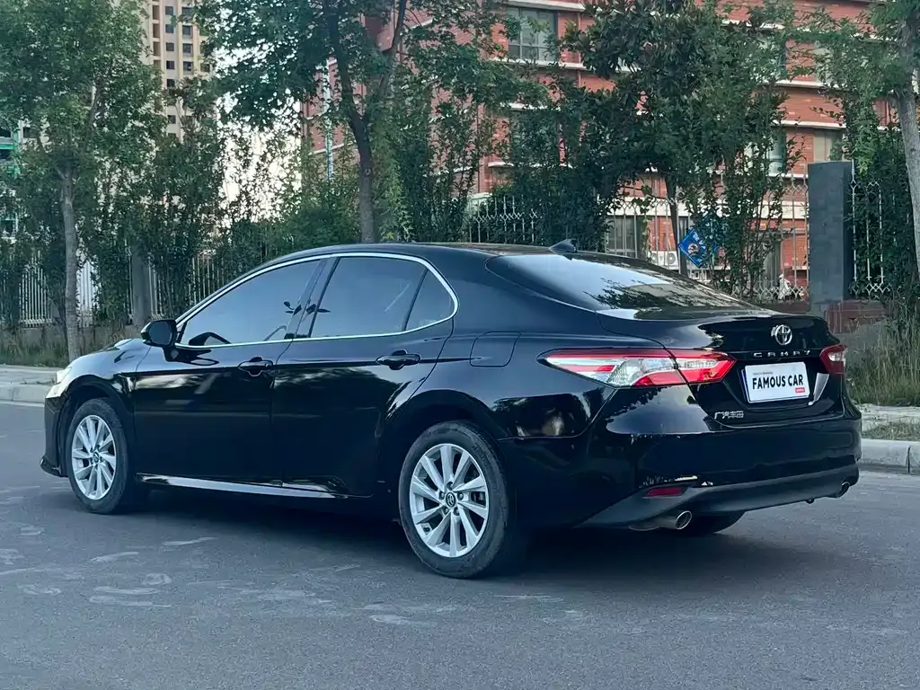Toyota Camry — фото 8