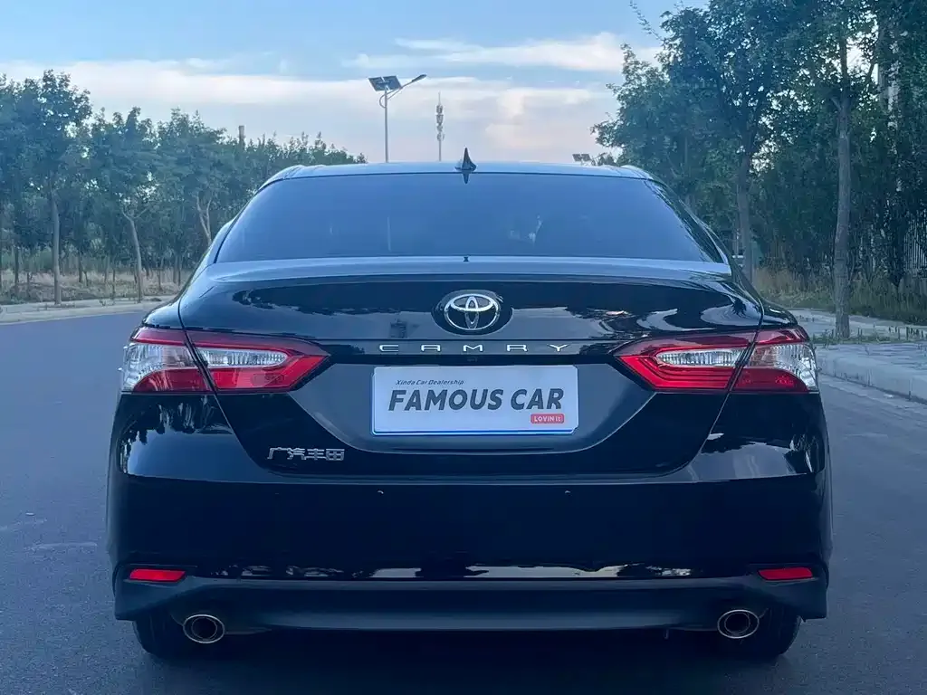 Toyota Camry — фото 3
