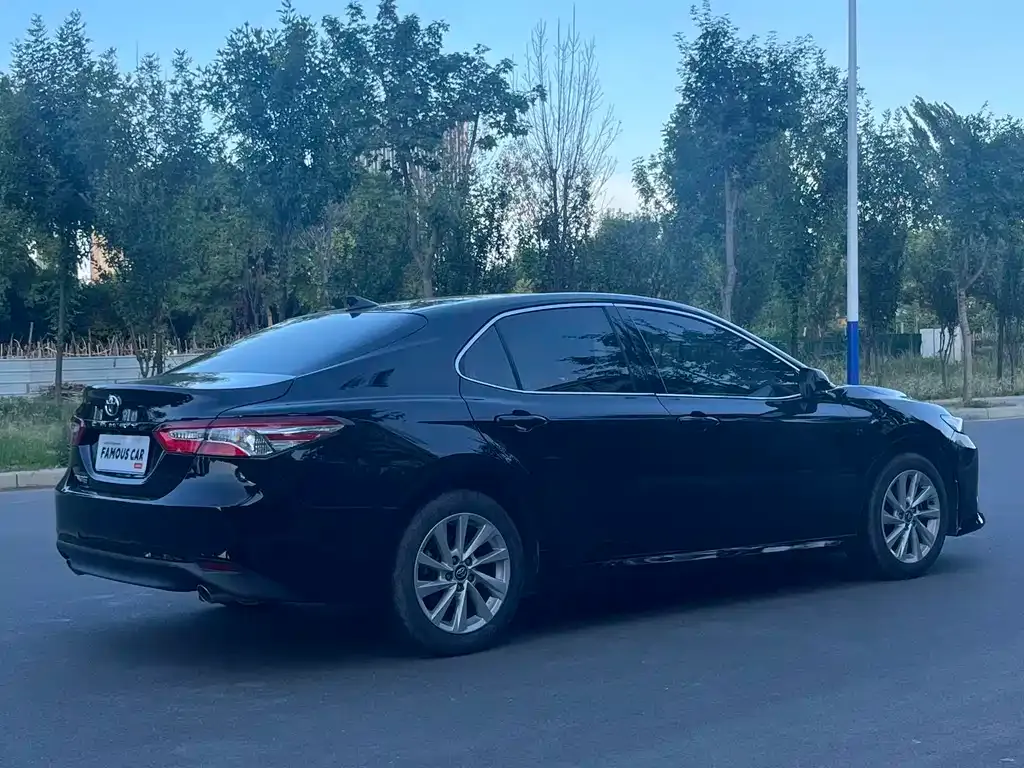 Toyota Camry — фото 4