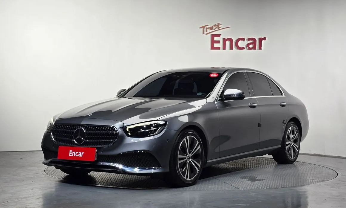 Mercedes-Benz E-Class — фото 1