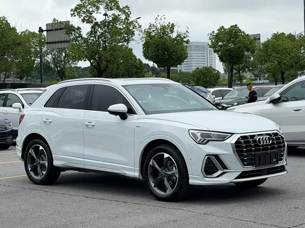 Audi Q3 — фото 10