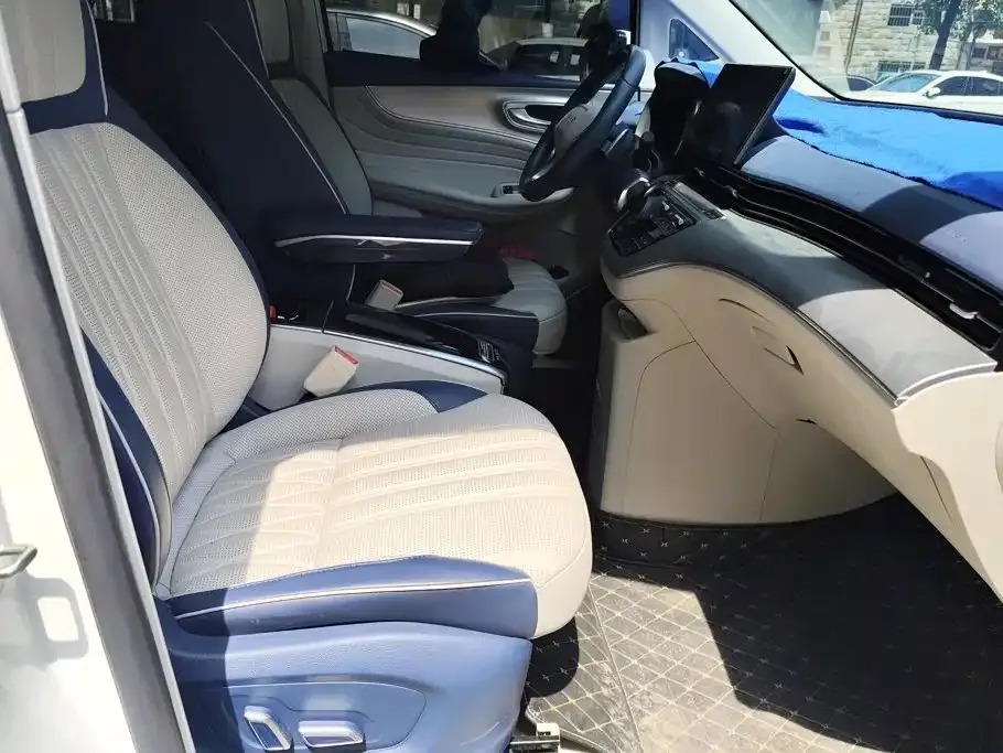 Roewe iMAX8 — фото 6