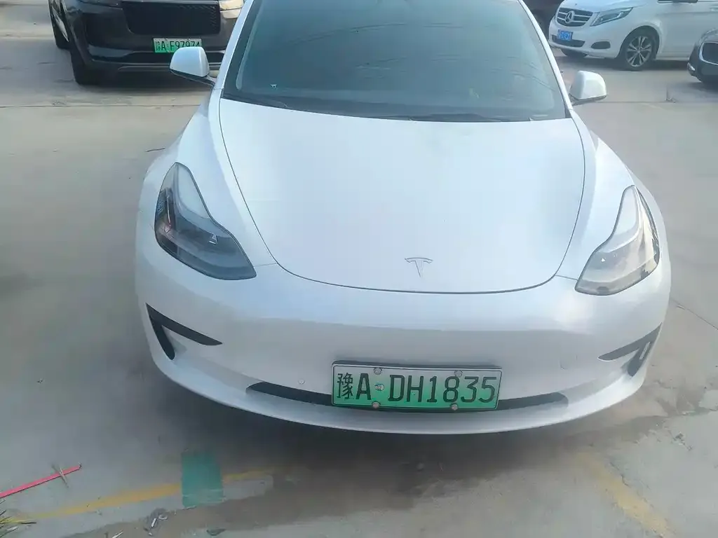 Tesla Model 3 — фото 1