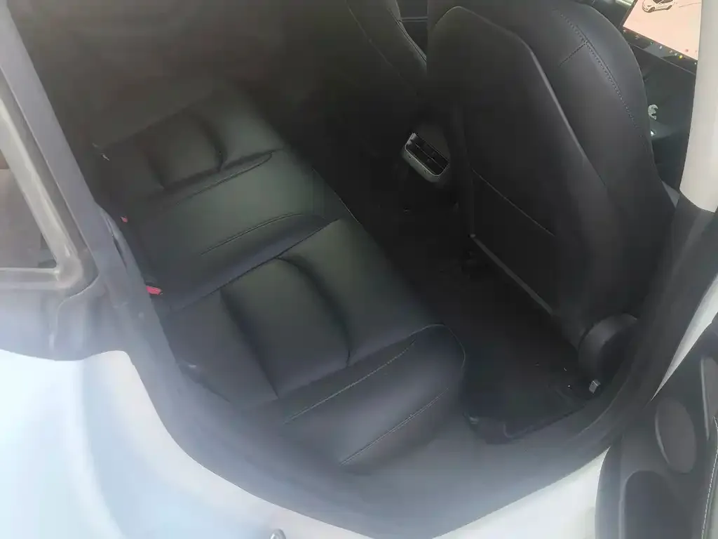 Tesla Model 3 — фото 3
