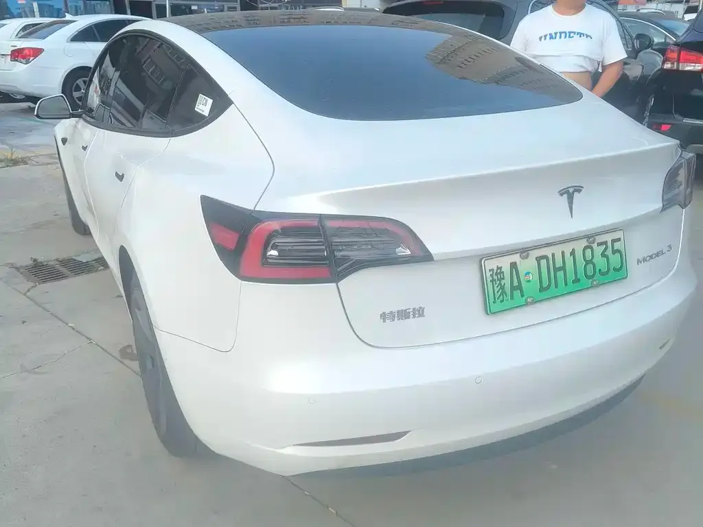 Tesla Model 3 — фото 8