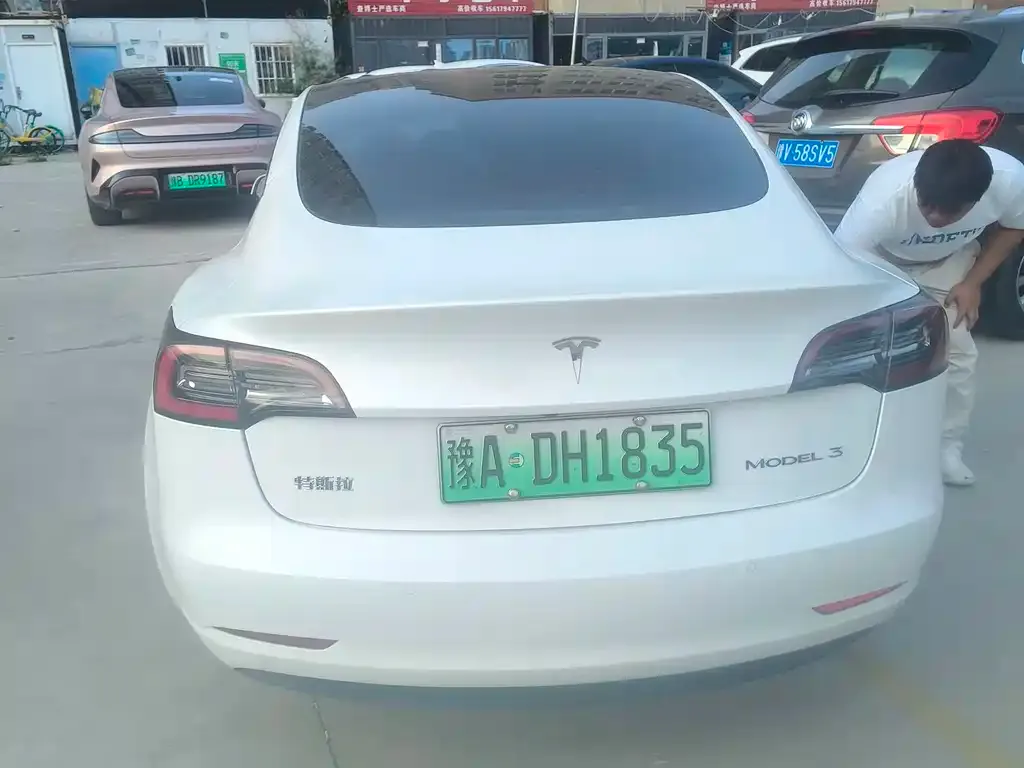Tesla Model 3 — фото 7