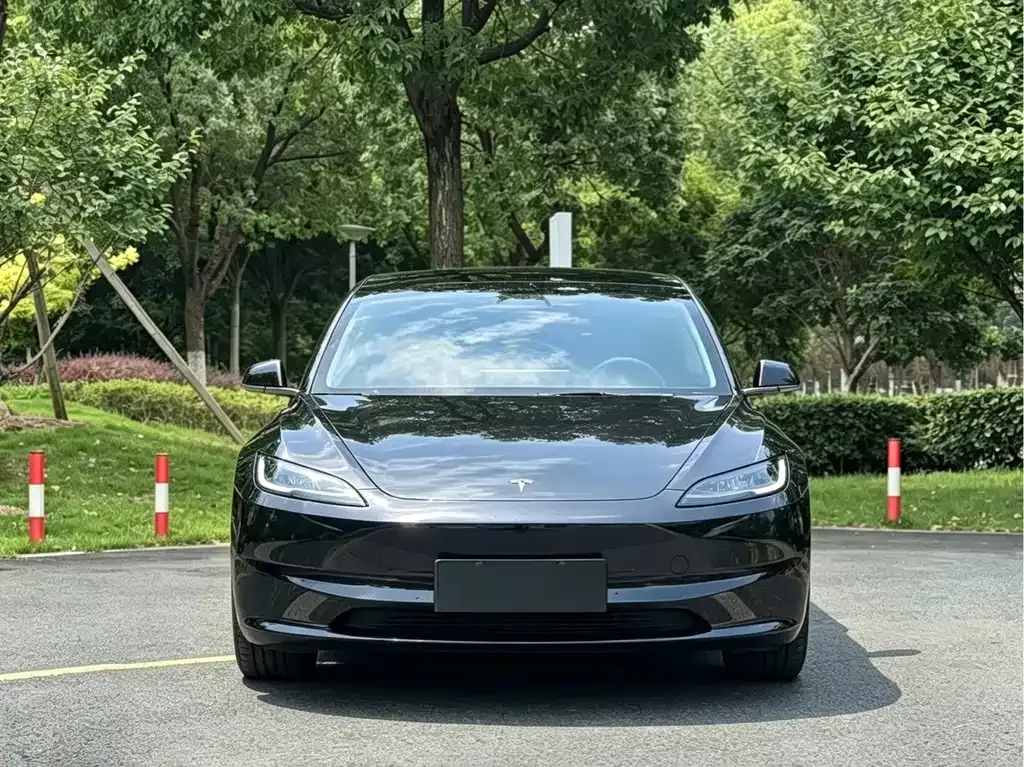 Tesla Model 3 — фото 9