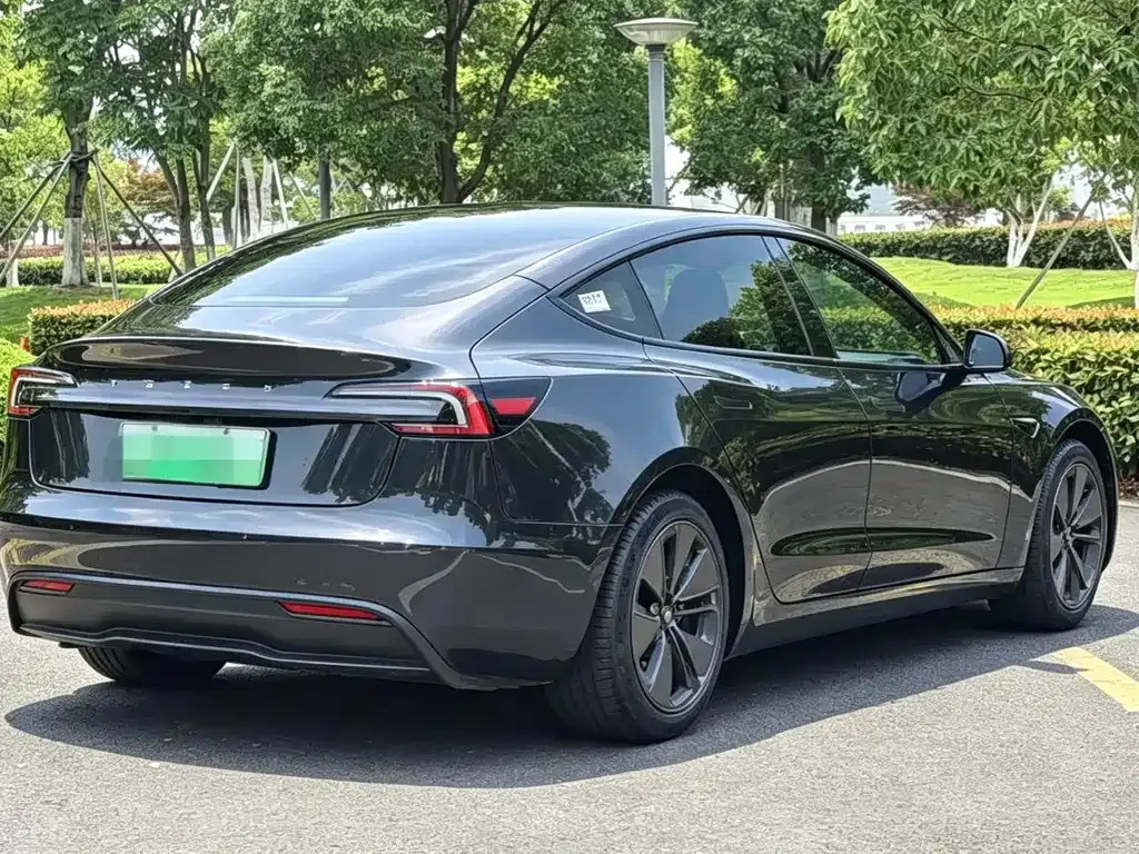 Tesla Model 3 — фото 8