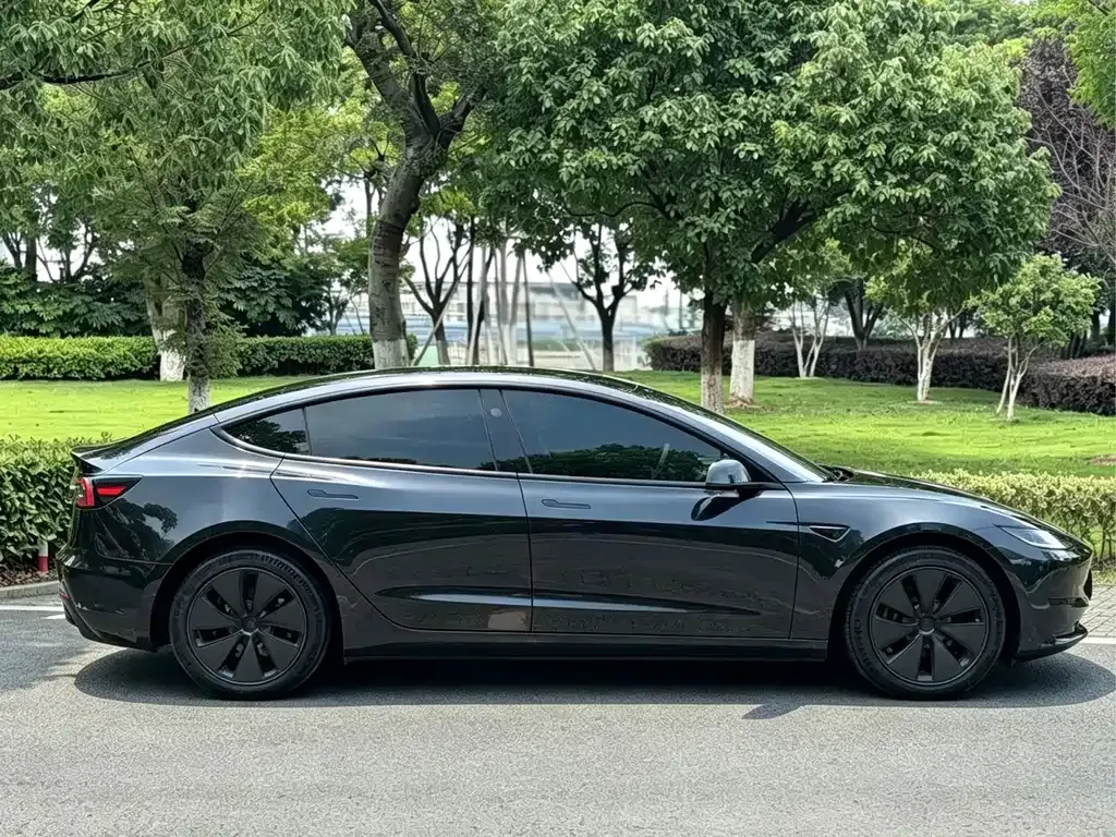 Tesla Model 3 — фото 7
