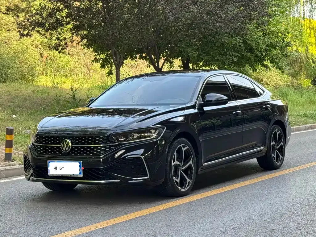 Volkswagen Passat — фото 1