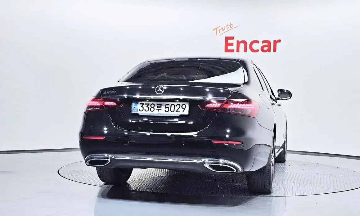 Mercedes-Benz E-Class — фото 8