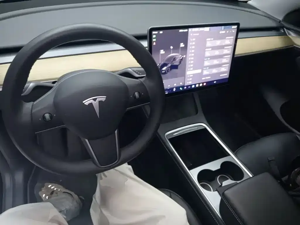Tesla Model Y — фото 3