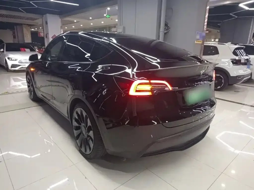 Tesla Model Y — фото 7