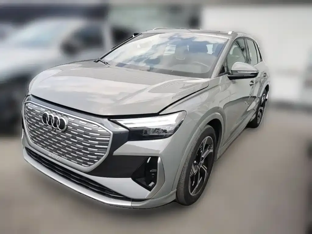 Audi Q4 e-tron — фото 1