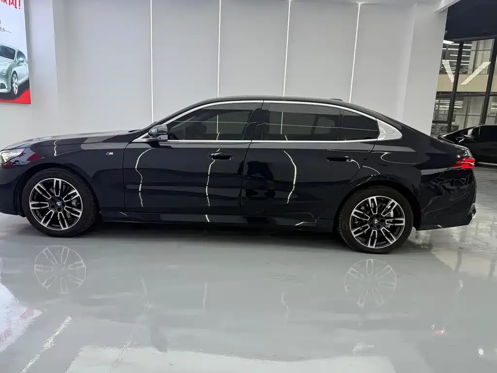 BMW 5 Series — фото 2