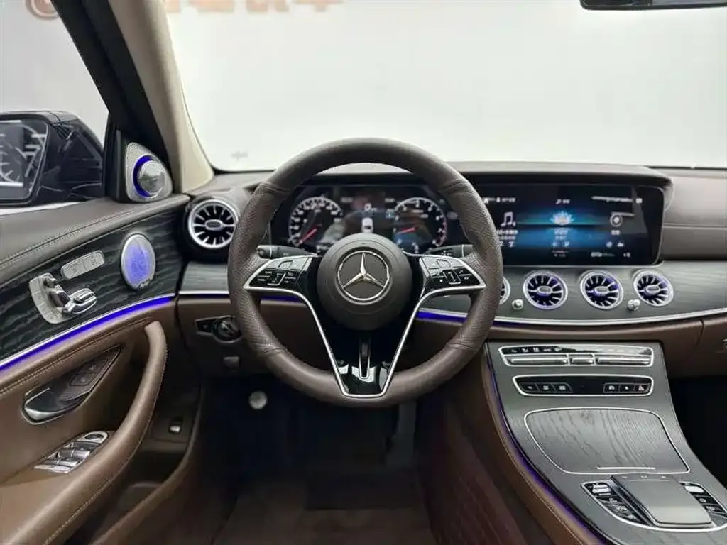 Mercedes-Benz E-Class — фото 10
