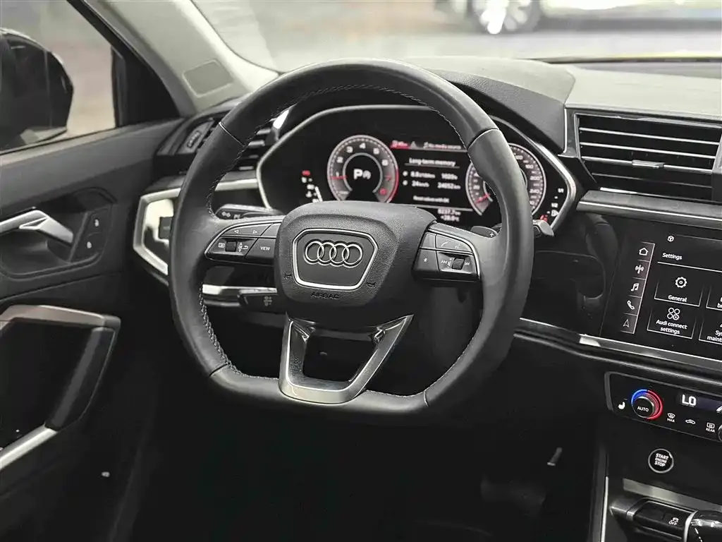 Audi Q3 — фото 10