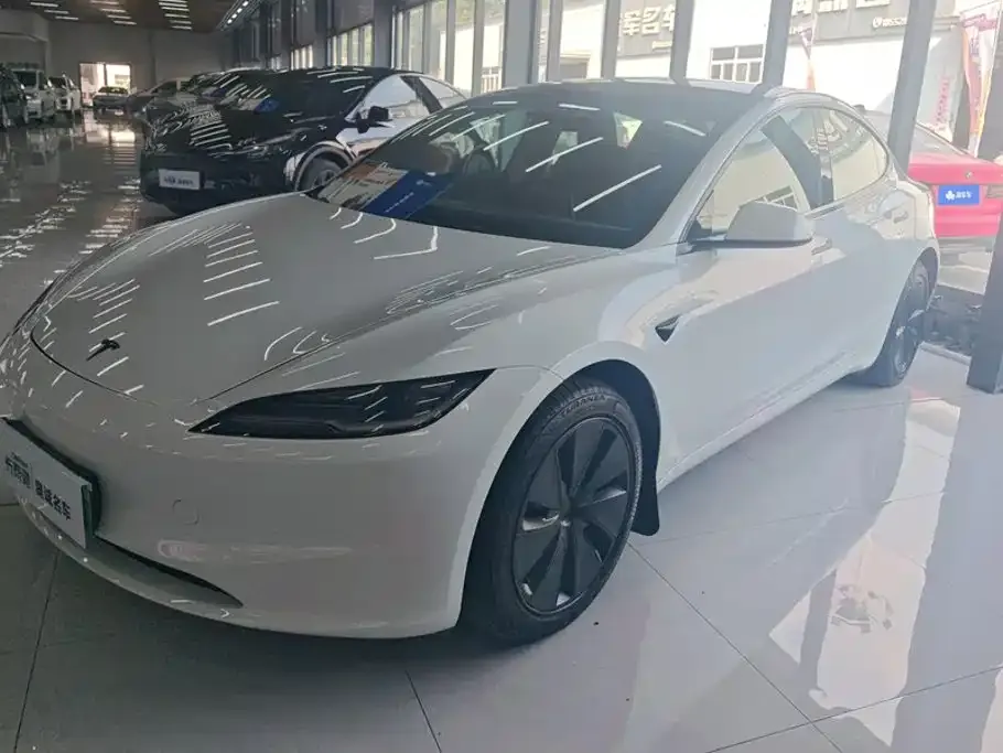 Tesla Model 3 — фото 1