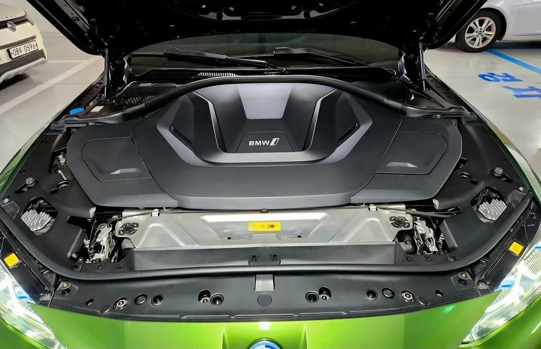 BMW i4 2023 из KR, фото 10