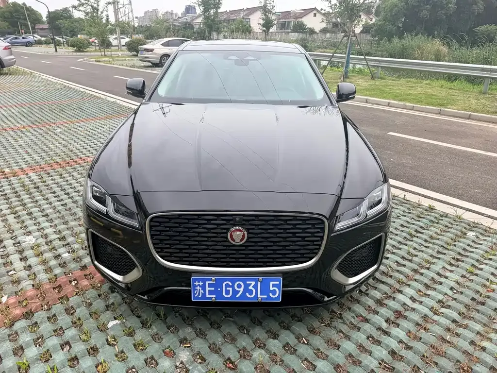 Jaguar XFL — фото 1