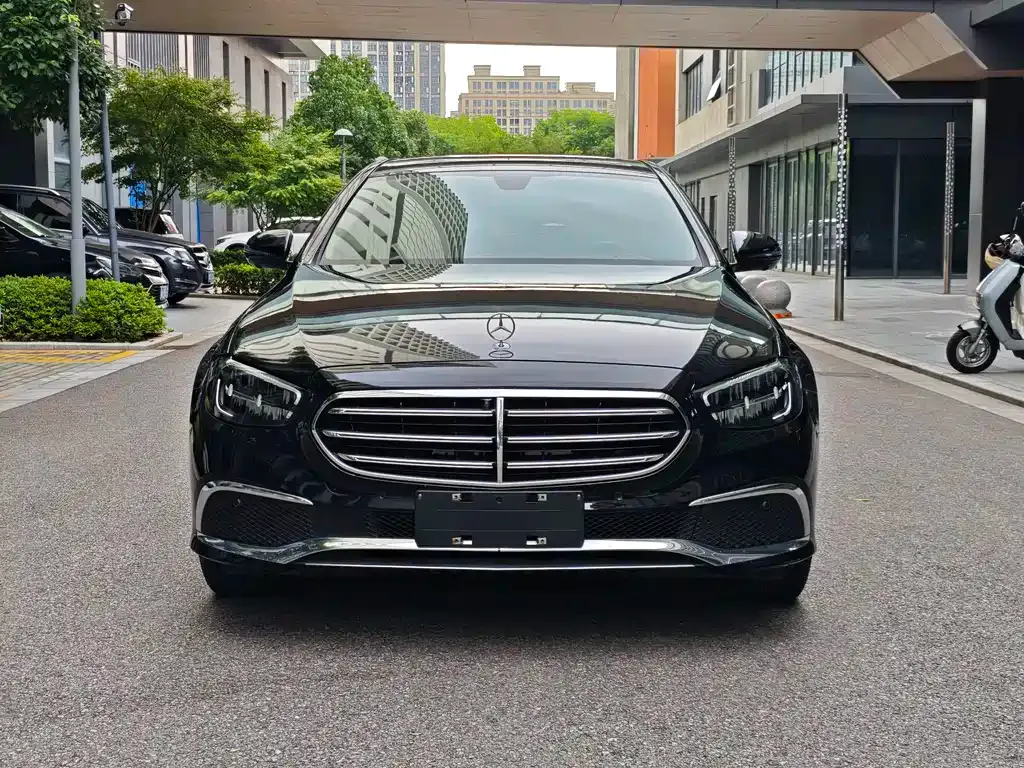 Mercedes-Benz E-Class — фото 10