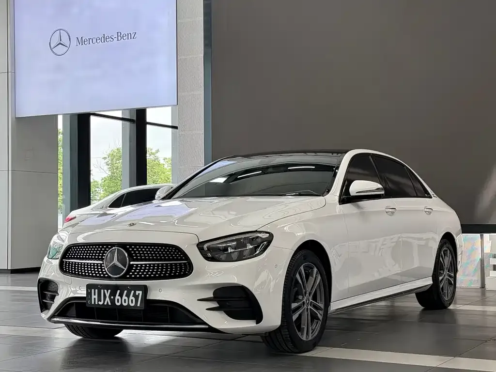 Mercedes-Benz E-Class — фото 1
