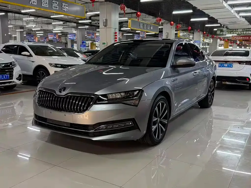 Skoda Superb — фото 1