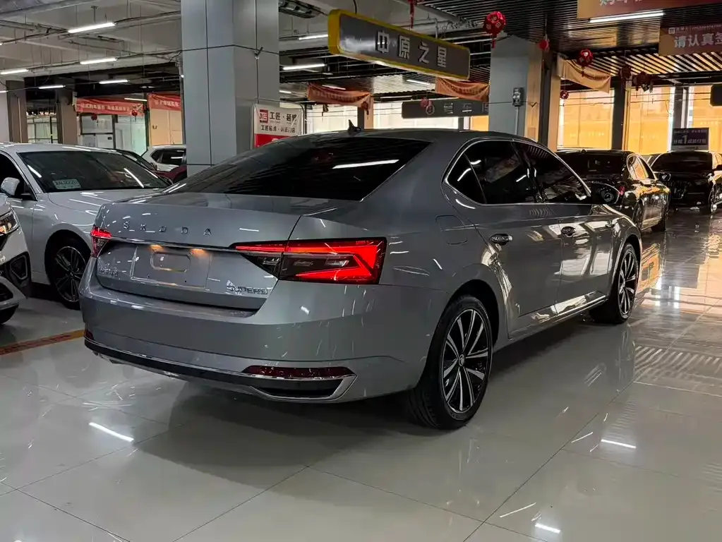 Skoda Superb — фото 3